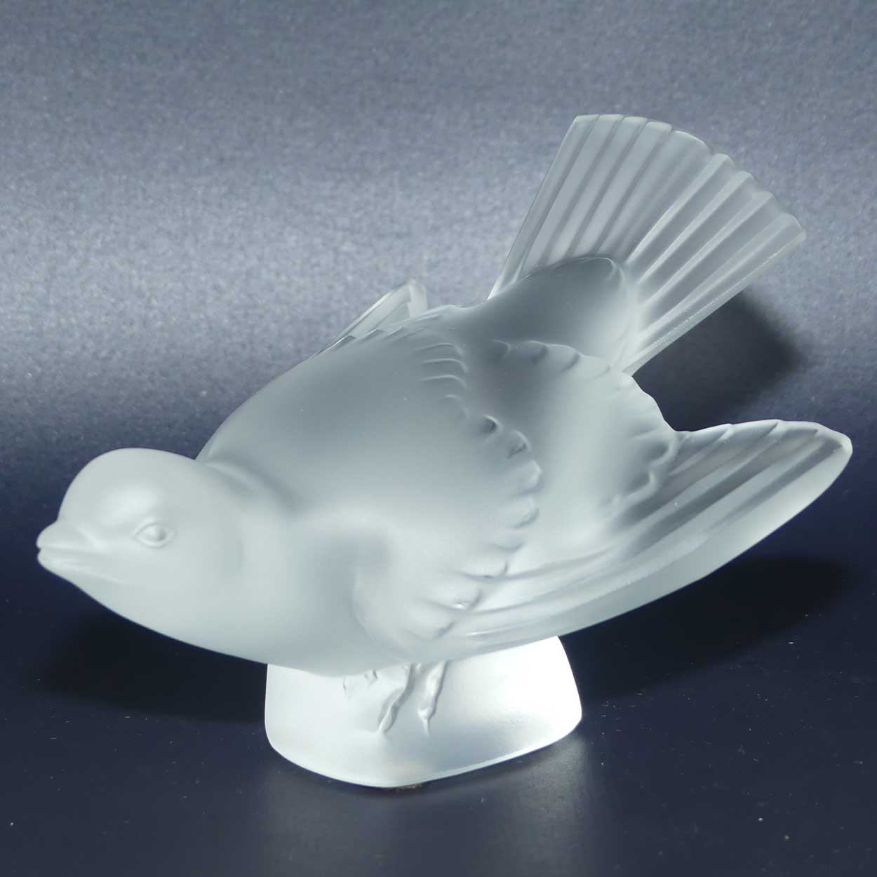 Lalique France figure | Sparrow with Wings Out