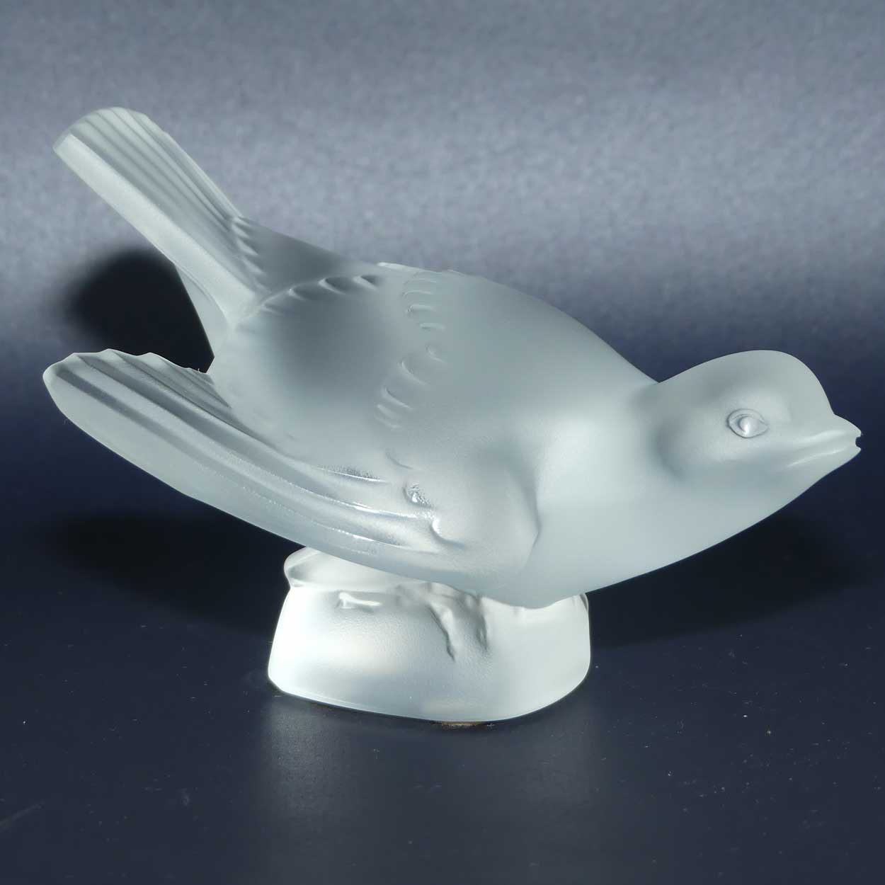 Lalique France figure | Sparrow with Wings Out