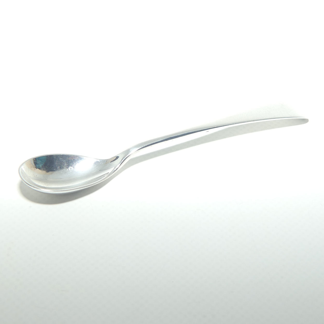 Victorian era Sterling Silver egg spoon | Sheffield 1896 | 17.5 grams