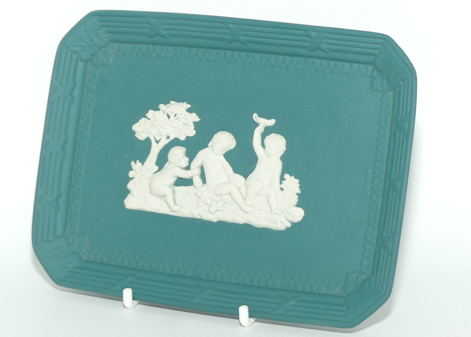 Wedgwood Jasper rectangular tray | White on Spruce
