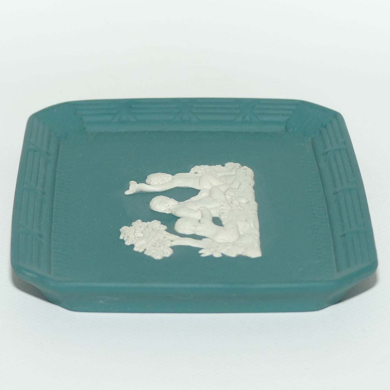 Wedgwood Jasper rectangular tray | White on Spruce