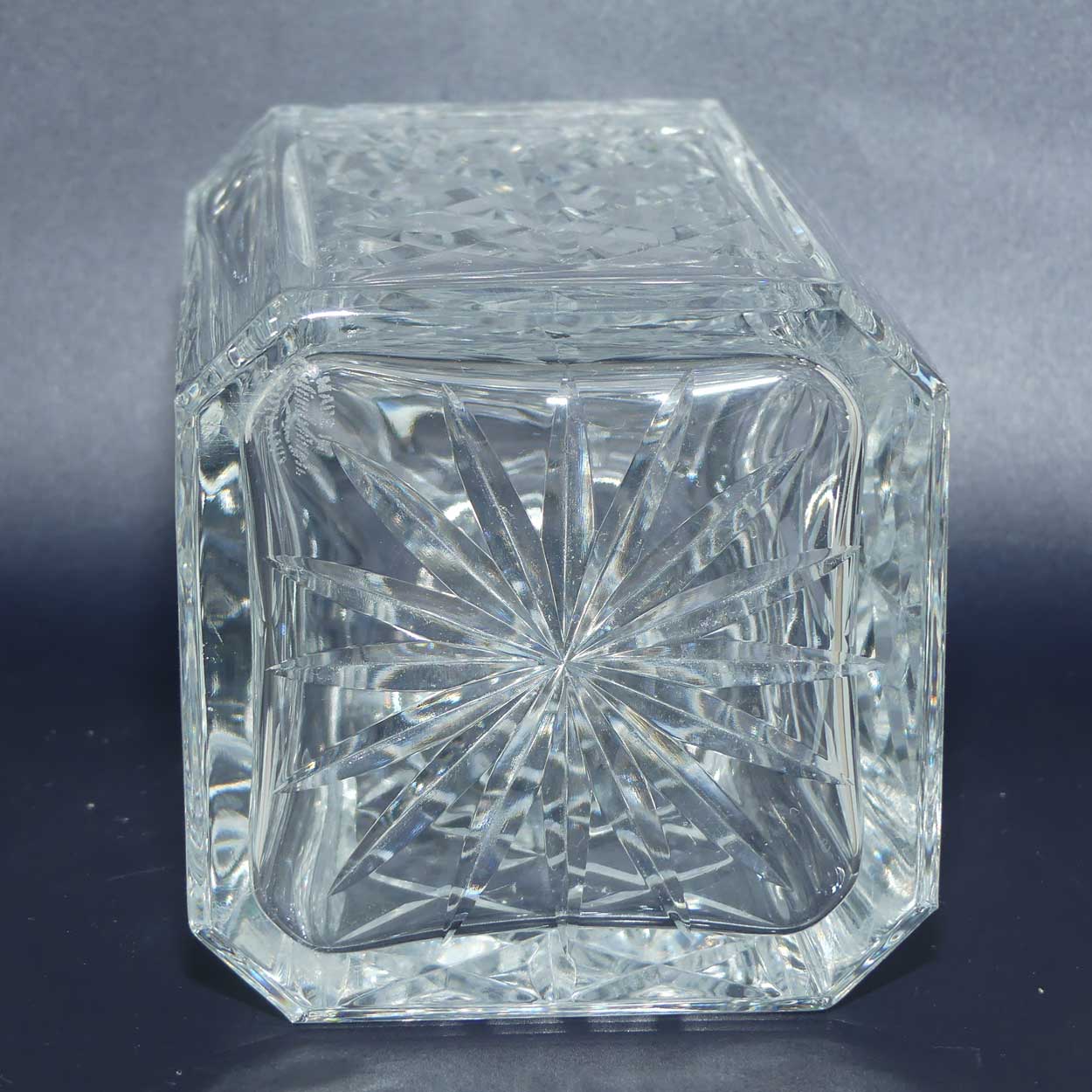 Edinburgh Crystal Scotland Lomond pattern square spirits decanter