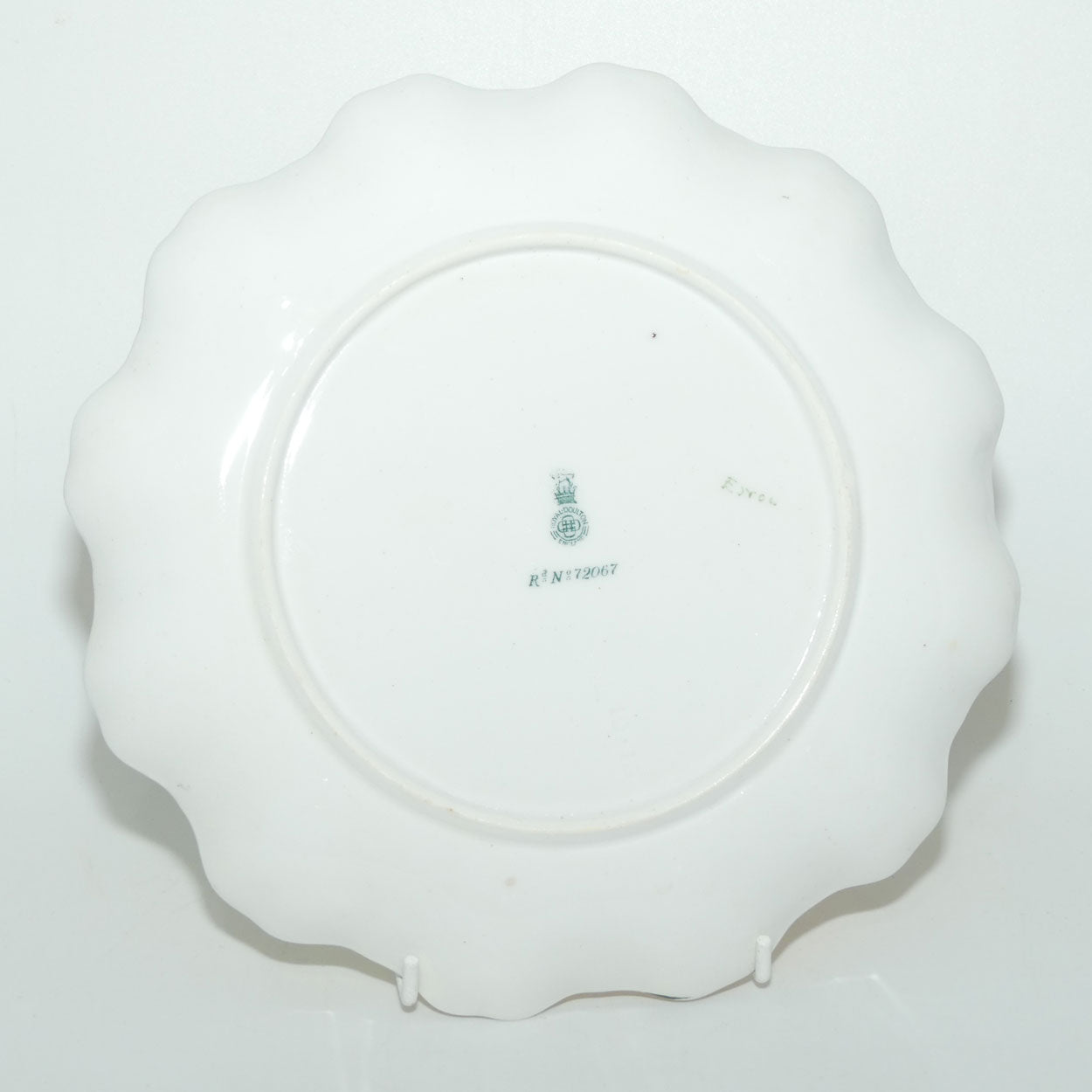 Royal Doulton Coaching Days Stafford shape cabinet plate E3804