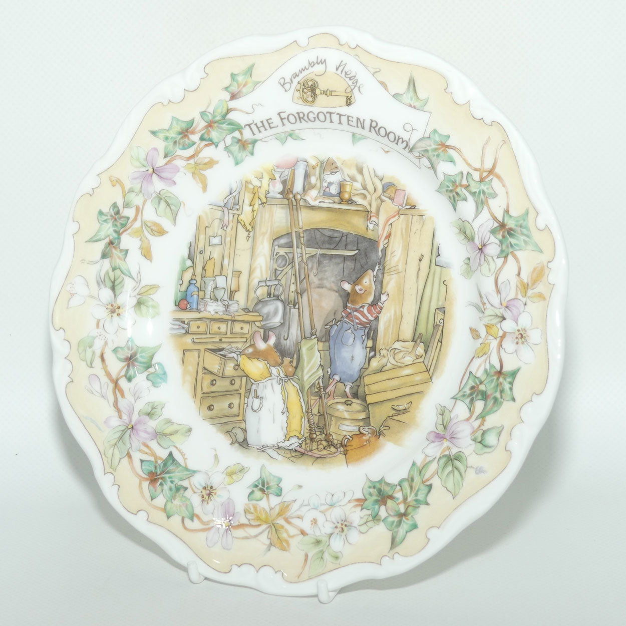 Royal Doulton Brambly Hedge Giftware | Secret Staircase series plate | The Forgotten Room | 20cm