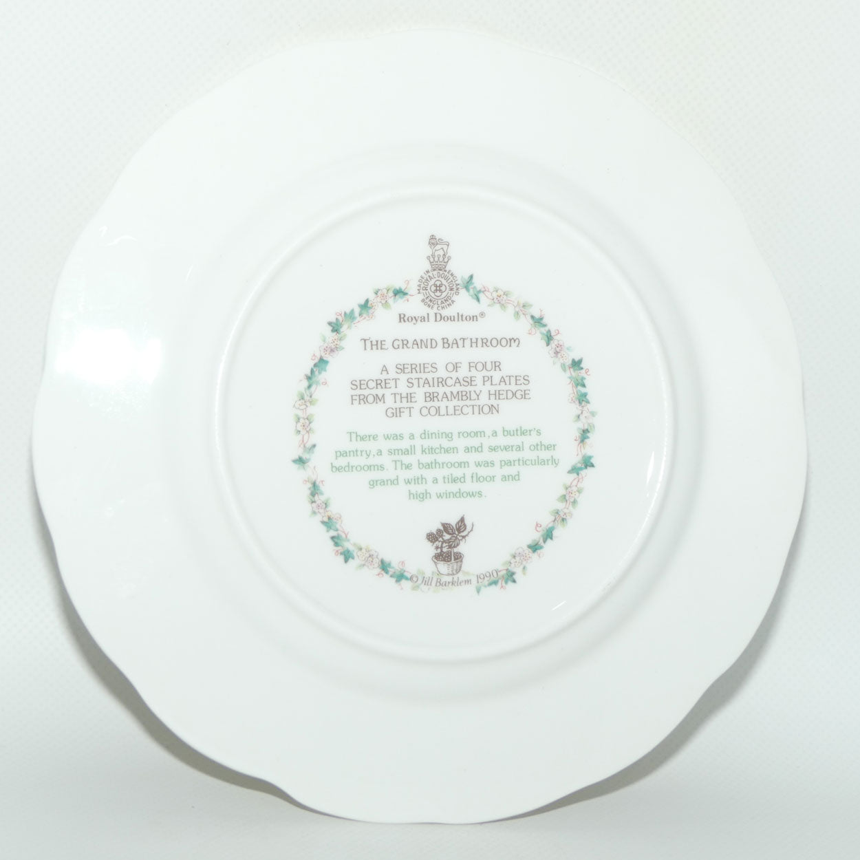 Royal Doulton Brambly Hedge Giftware | Secret Staircase series plate | The Grand Bathroom | 20cm