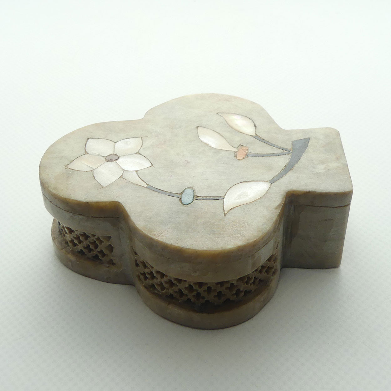 Trefoil Shape Inlaid and Reticulated Stone Trinket Box | Pietra Dura