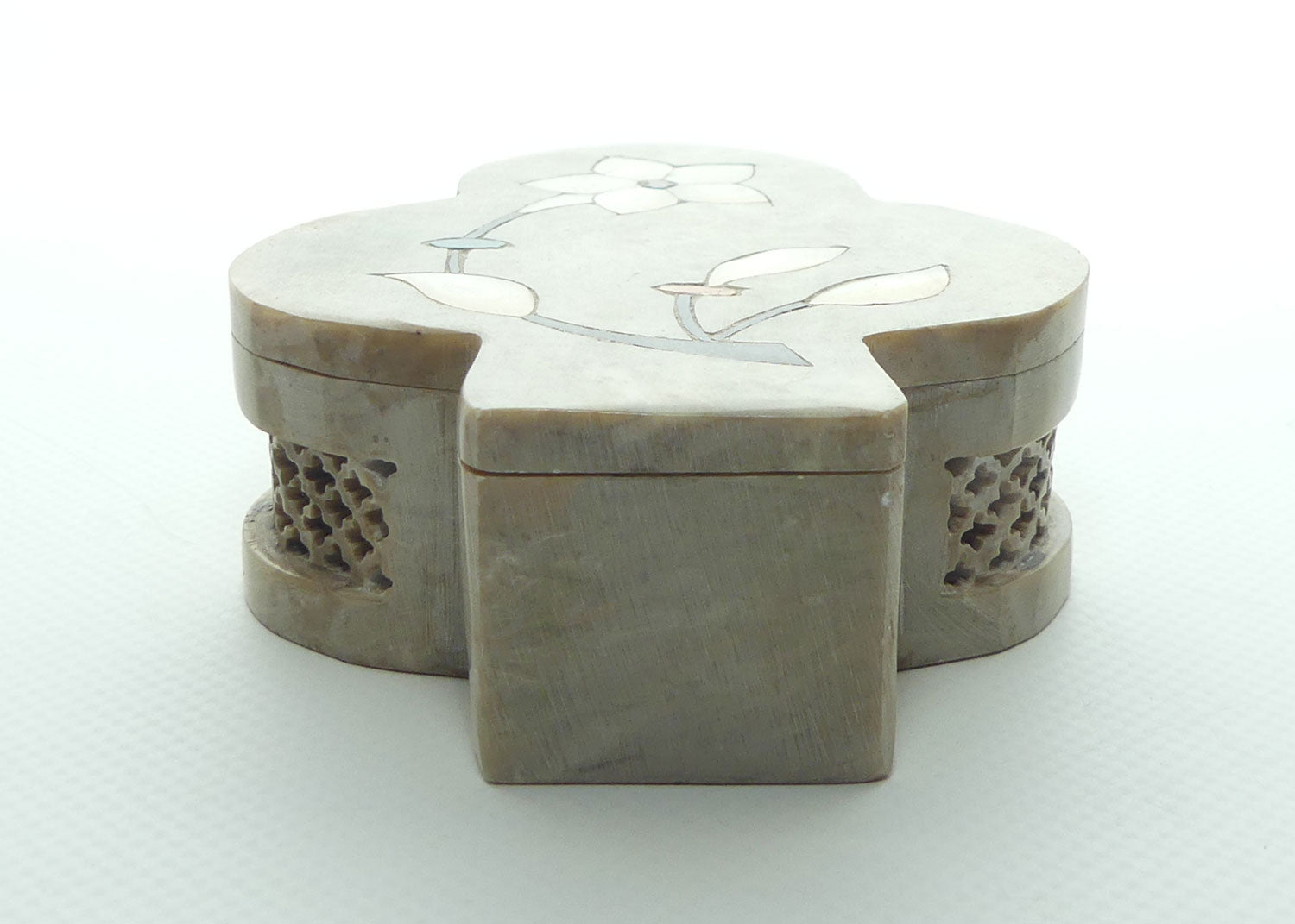Trefoil Shape Inlaid and Reticulated Stone Trinket Box | Pietra Dura