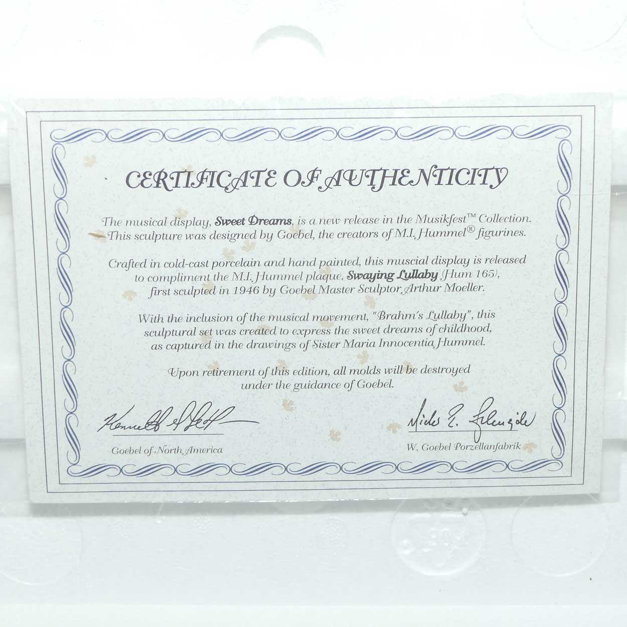 HUM1012_D MI Hummel Sweet Dreams musical display stand