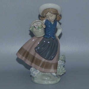 Lladro figure Sweet Scent #5221 (#2)