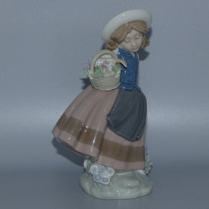 Lladro figure Sweet Scent #5221 (#2)