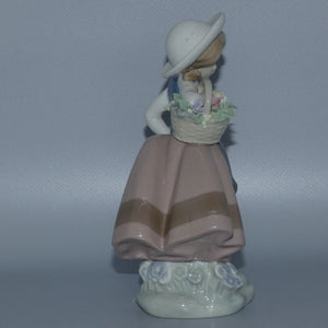 Lladro figure Sweet Scent #5221 (#2)