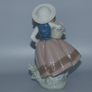 Lladro figure Sweet Scent #5221 (#2)