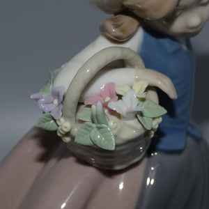 Lladro figure Sweet Scent #5221 (#2)