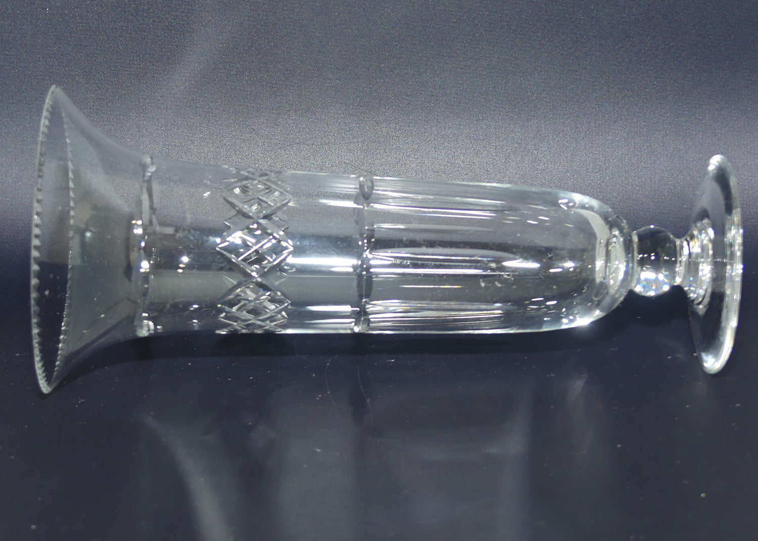 Fine quality Trumpet form crystal vase | 25cm tall