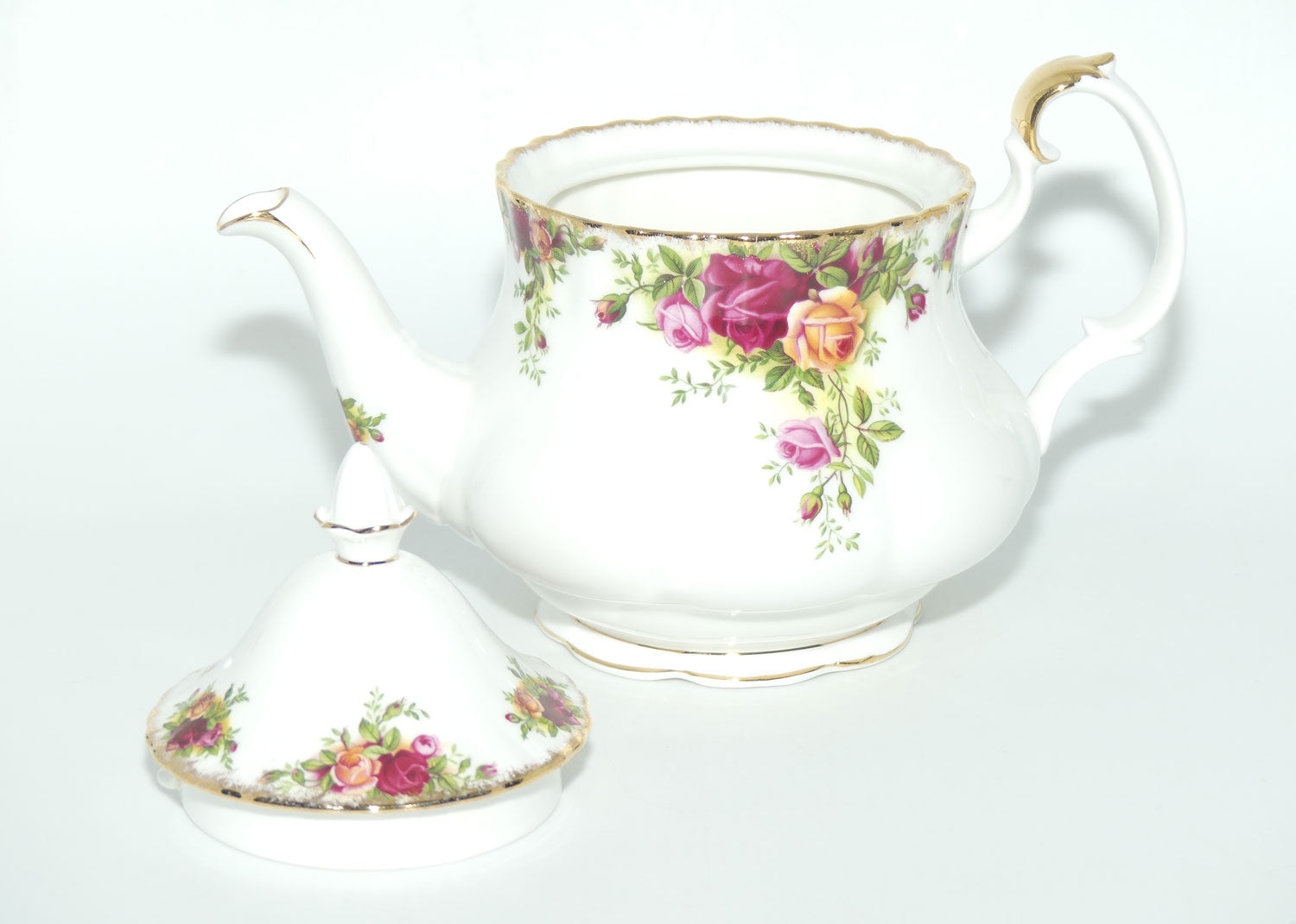 Royal Albert Bone China England Old Country Roses tea pot | 750ml | ©1962 backstamp