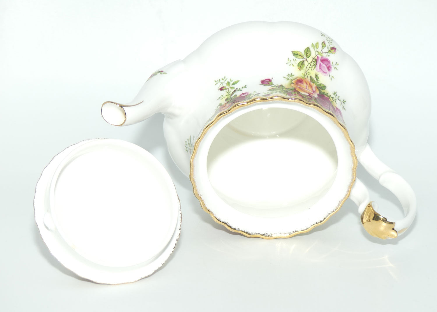 Royal Albert Bone China England Old Country Roses tea pot | 750ml | ©1962 backstamp