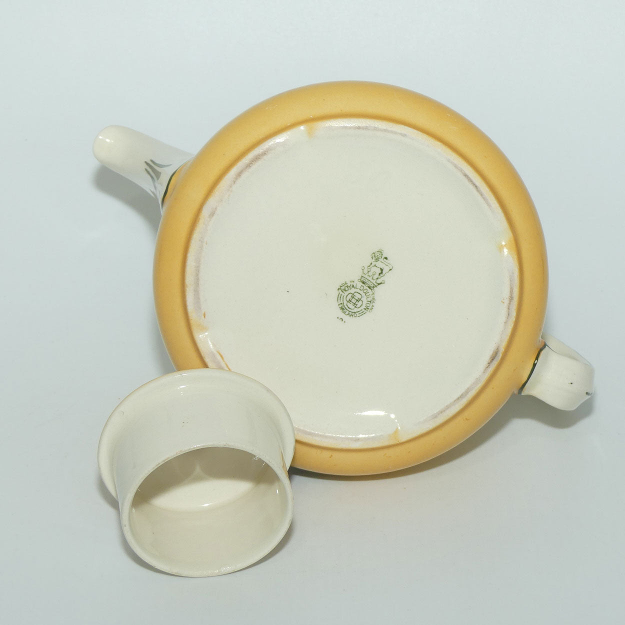 Royal Doulton Coaching Days Joan shape tea pot | Medium