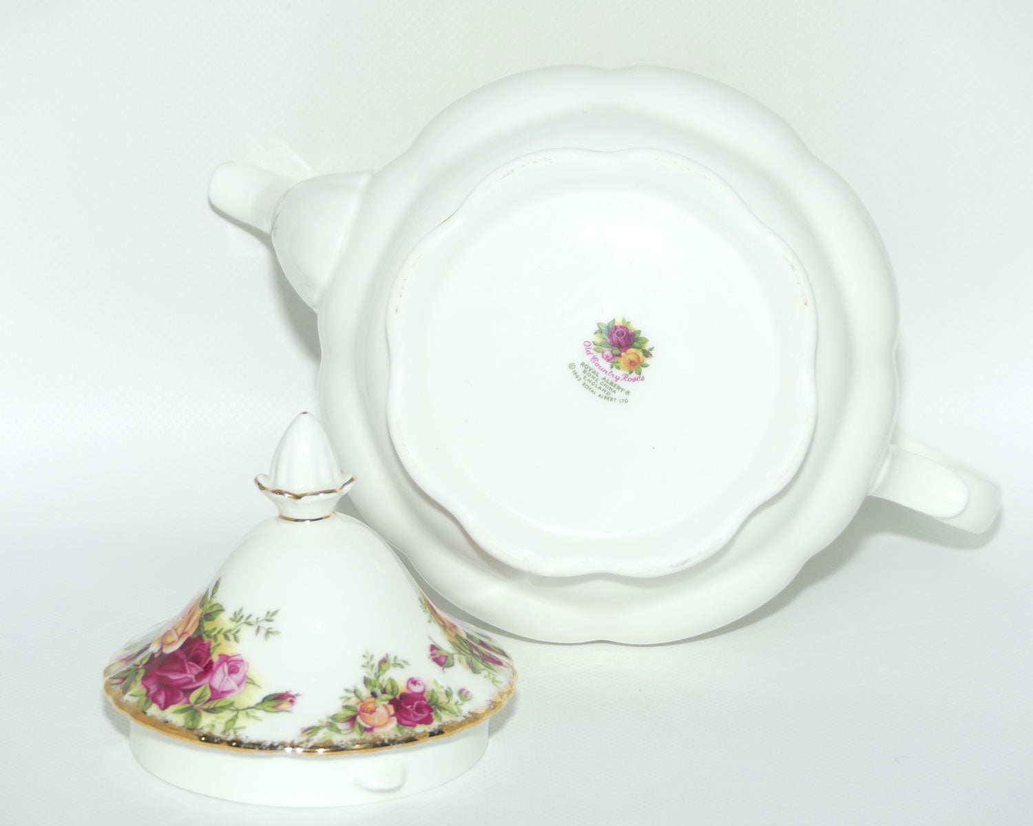 Royal Albert Bone China England Old Country Roses tea pot | 1250ml | ©1962 backstamp