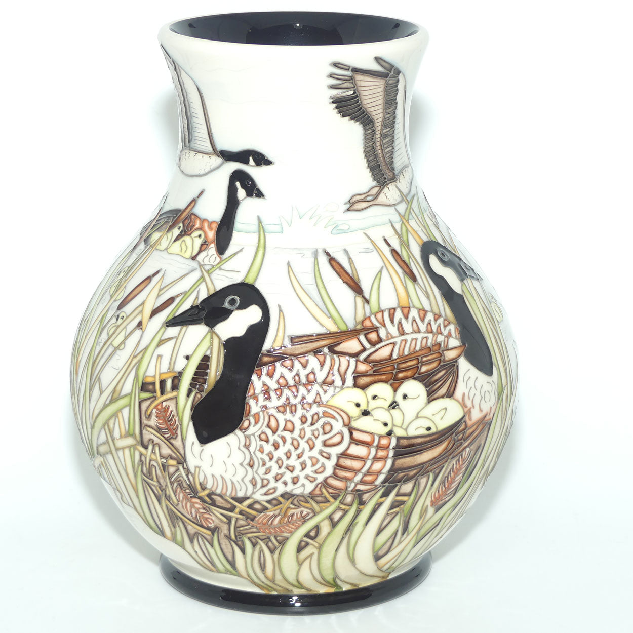 Moorcroft The Gathering 869/9 vase | LE 6/50