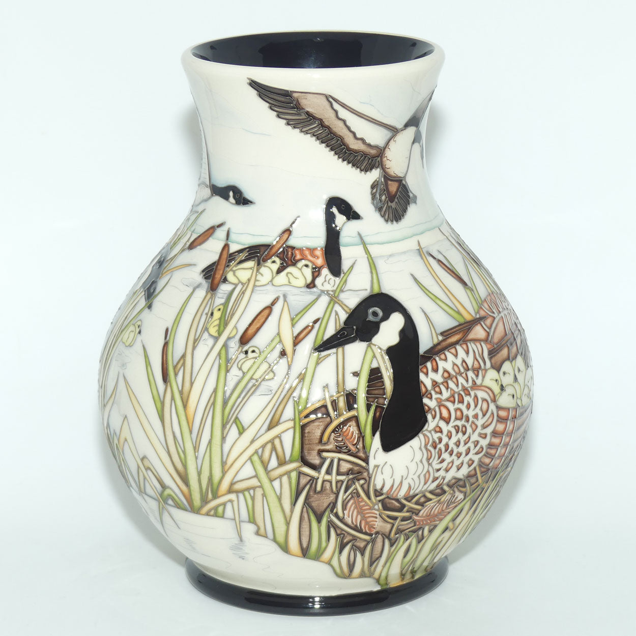 Moorcroft The Gathering 869/9 vase | LE 6/50