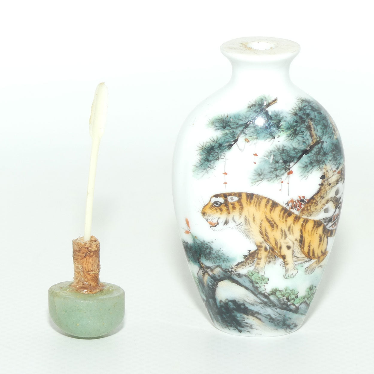 Chinese Snuff bottle | Oval | Tiger on Cliff | Green stopper