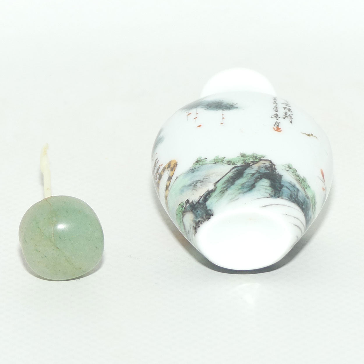 Chinese Snuff bottle | Oval | Tiger on Cliff | Green stopper