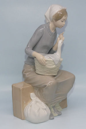 Nao by LLadro figure To the City #0141