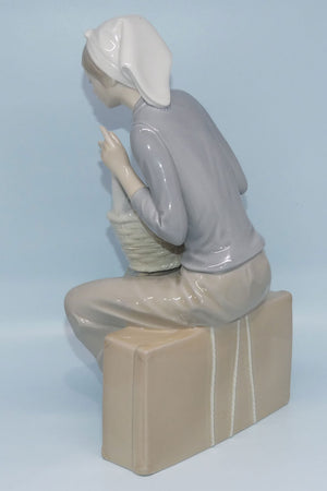 Nao by LLadro figure To the City #0141