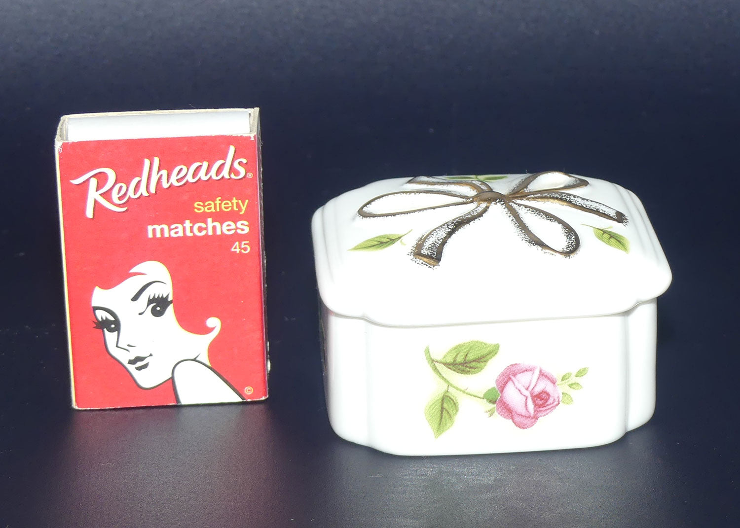 Royal Albert Old Country Roses | Bow pattern | Thinking of You trinket box