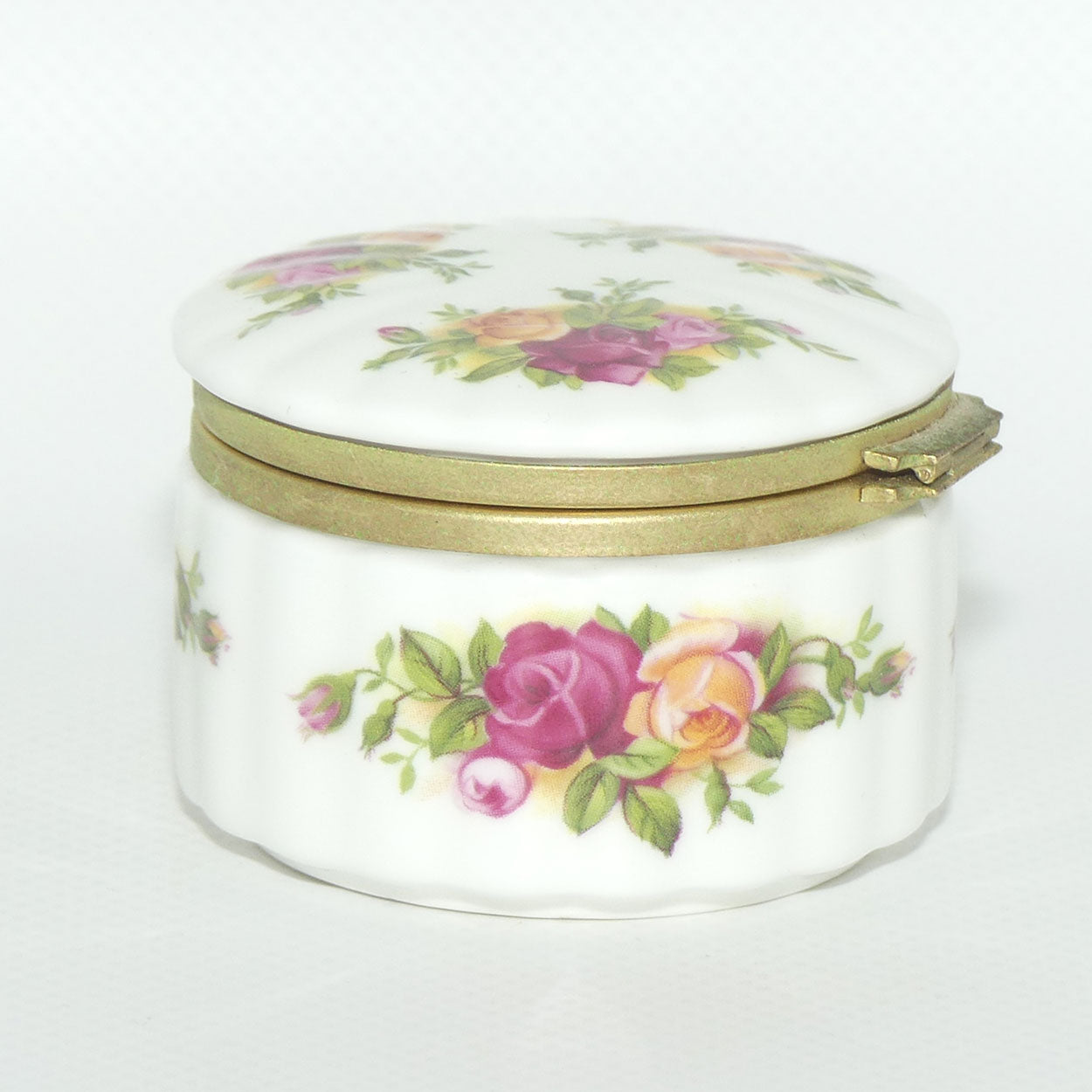 Royal Albert Old Country Roses |  Trinket box | © 1962 Royal Albert Ltd backstamp