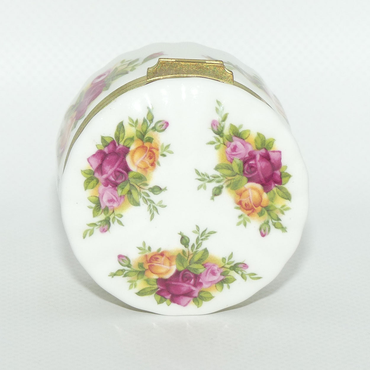 Royal Albert Old Country Roses |  Trinket box | © 1962 Royal Albert Ltd backstamp