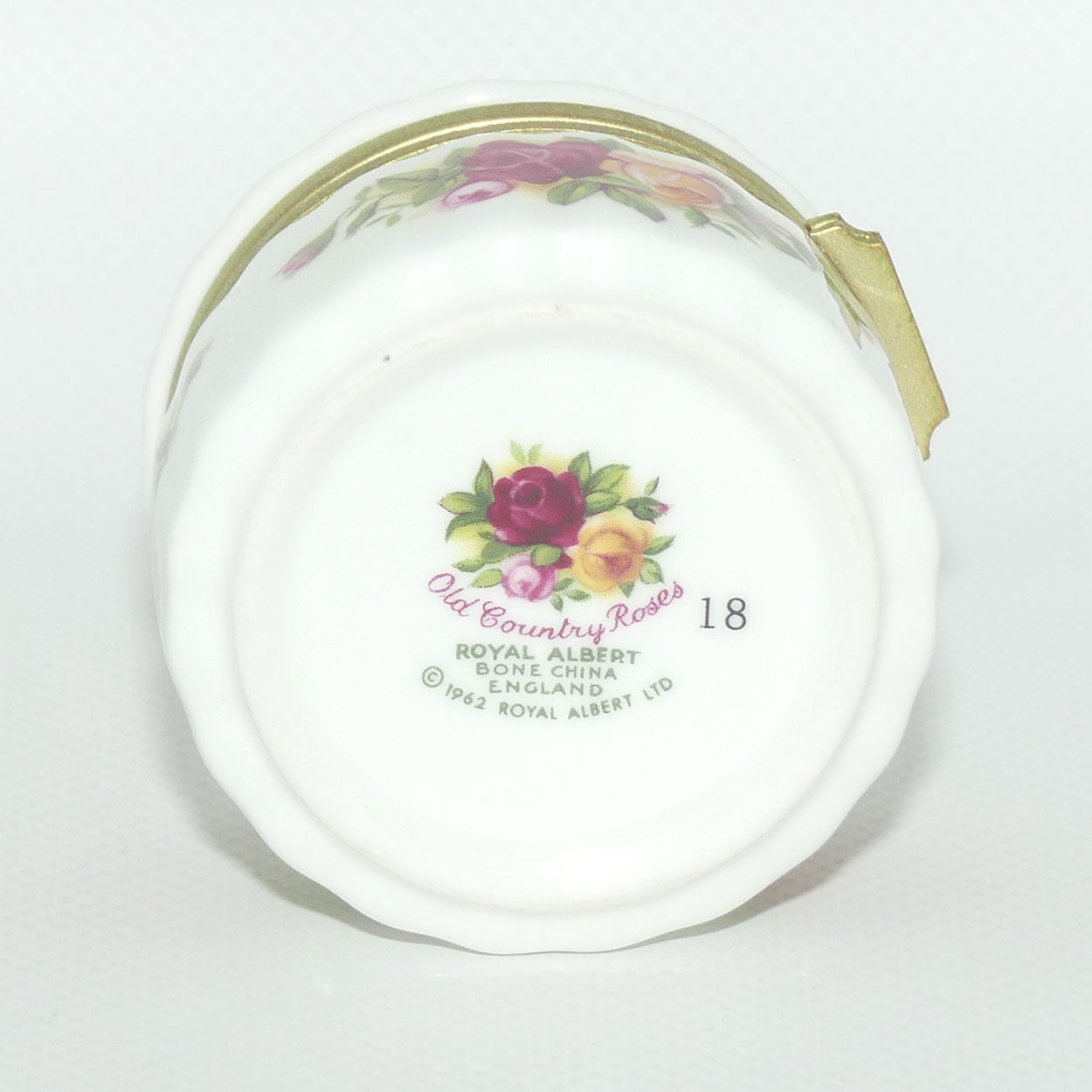 Royal Albert Old Country Roses |  Trinket box | © 1962 Royal Albert Ltd backstamp