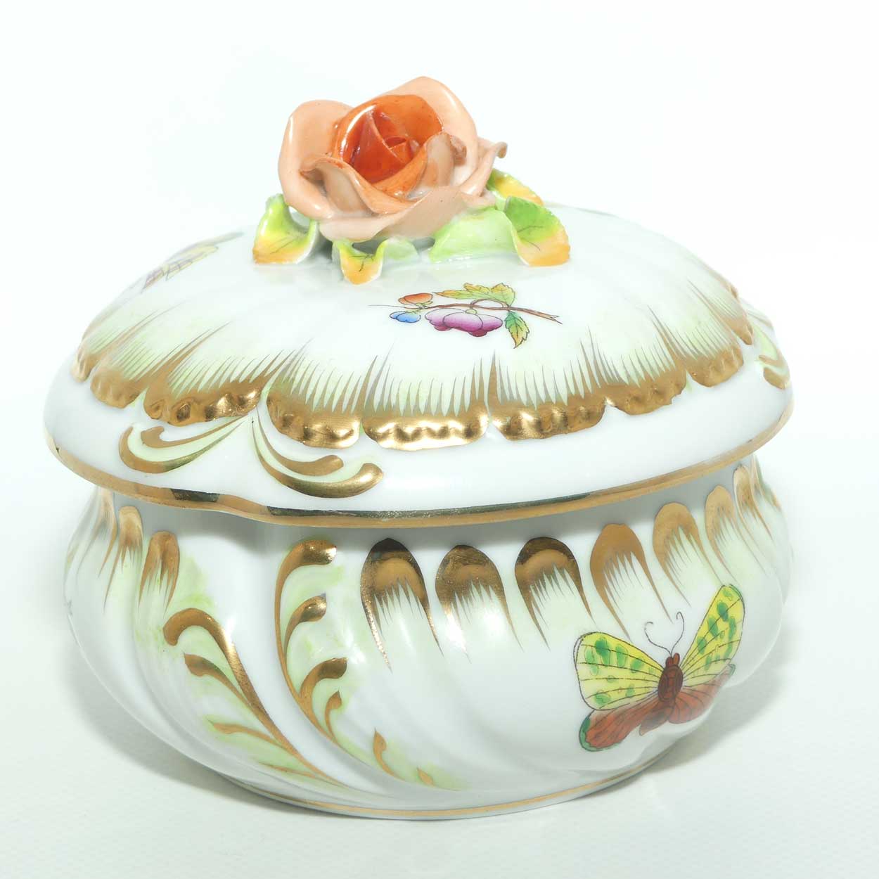 Herend Hungary Queen Victoria pattern | Bonbonniere with Rose Handle