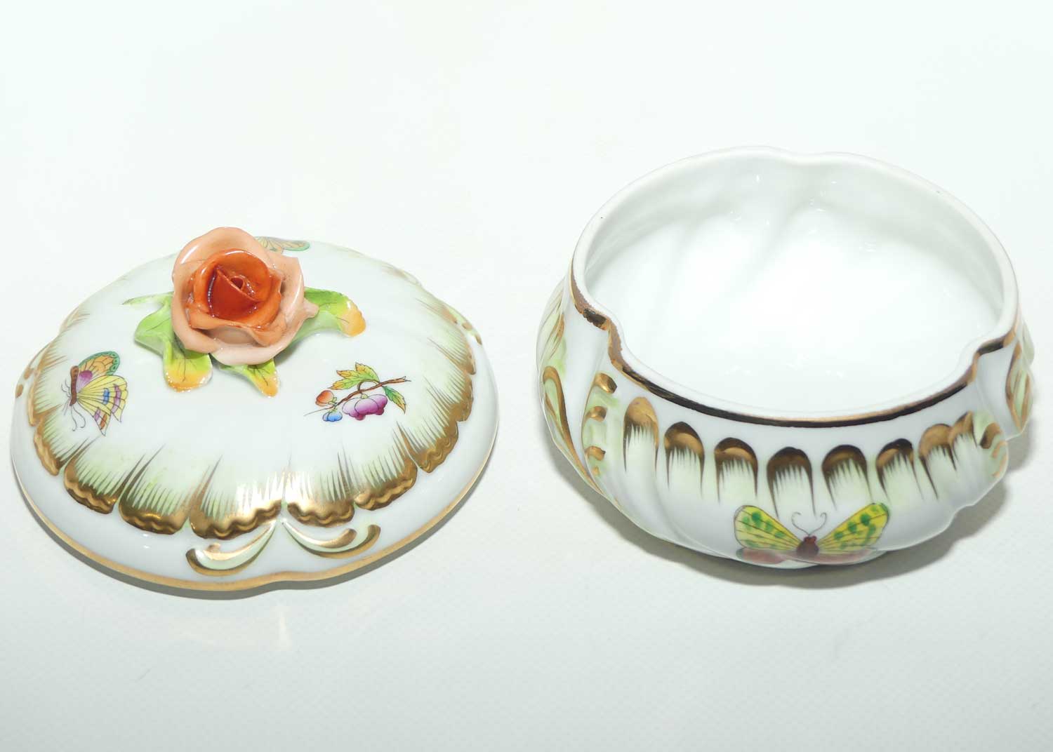 Herend Hungary Queen Victoria pattern | Bonbonniere with Rose Handle