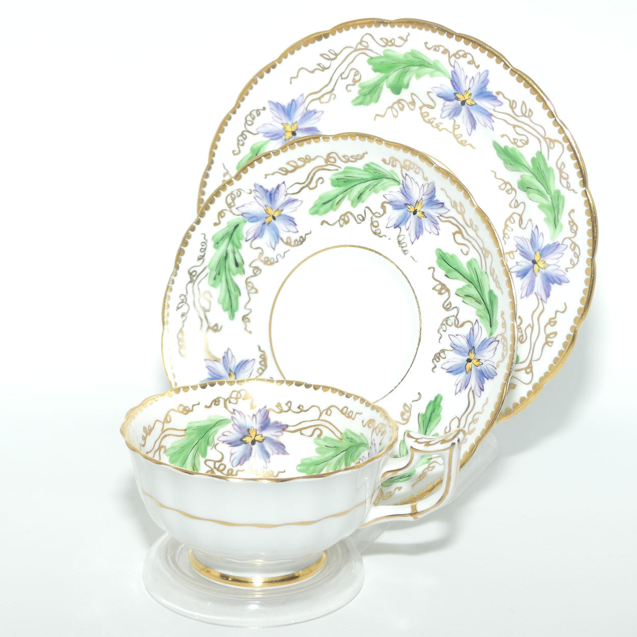 New Chelsea Staffs Floral trio | Elaborate shape