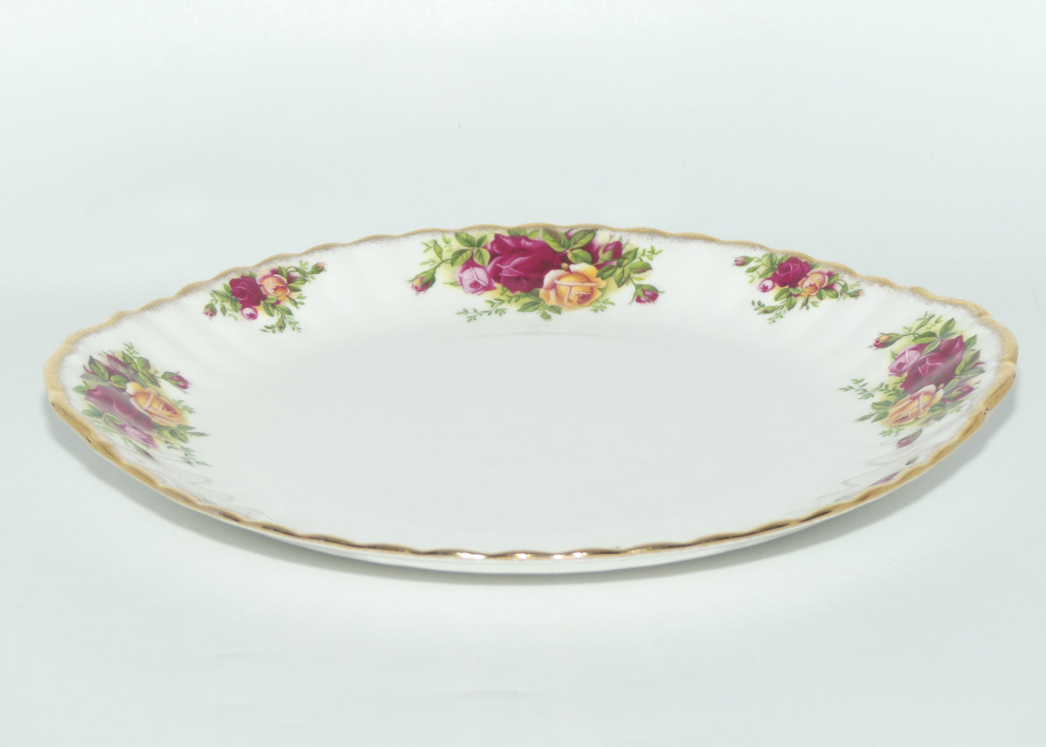 Royal Albert Bone China England Old Country Roses tab handle cake plate | 25cm diam |© 1962 Royal Albert Ltd backstamp