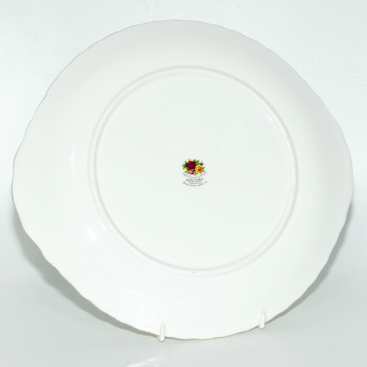 Royal Albert Bone China England Old Country Roses tab handle cake plate | 25cm diam |© 1962 Royal Albert Ltd backstamp