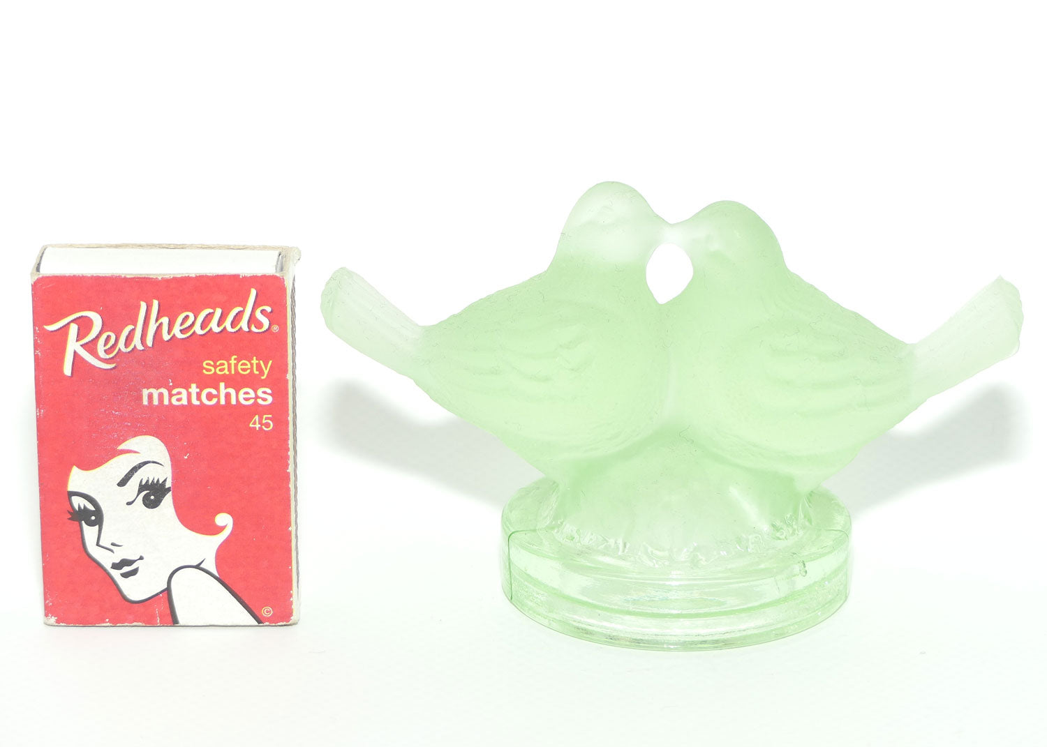 Frosted Green Glass Pair of Kissing Doves insert
