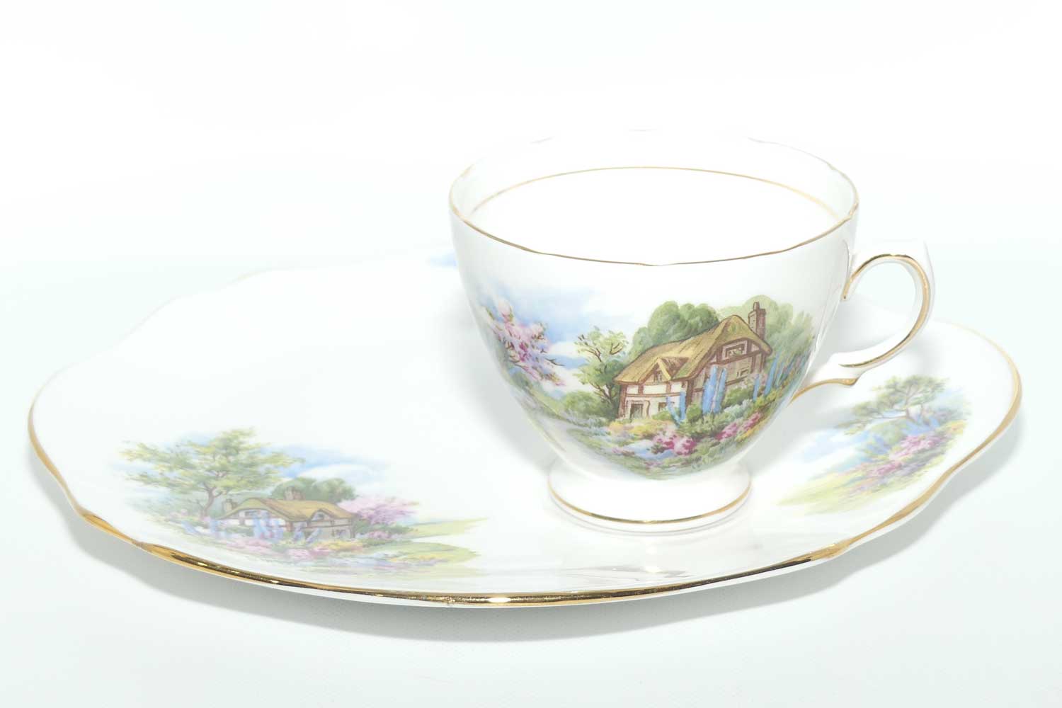 Royal Vale Thatched Cottage and Garden Hostess duo