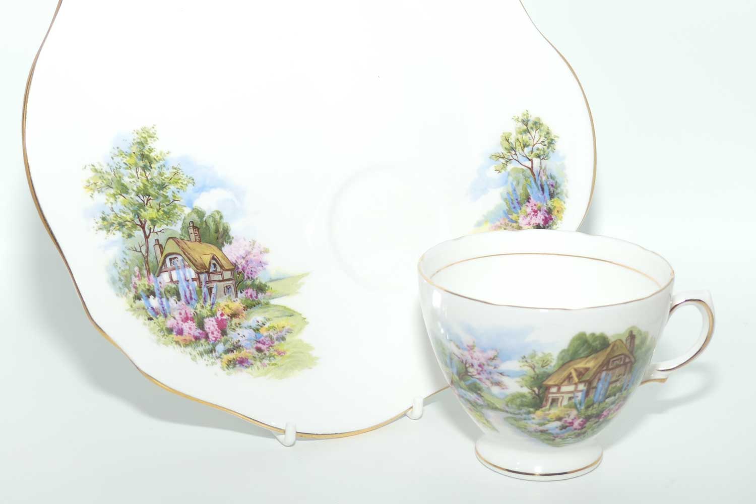 Royal Vale Thatched Cottage and Garden Hostess duo