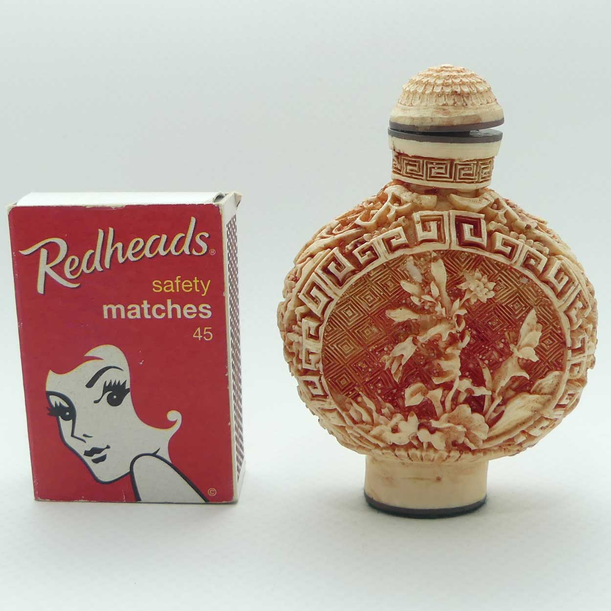 Chinese snuff bottle with stopper | White Cinnabar with Pink tint | Round