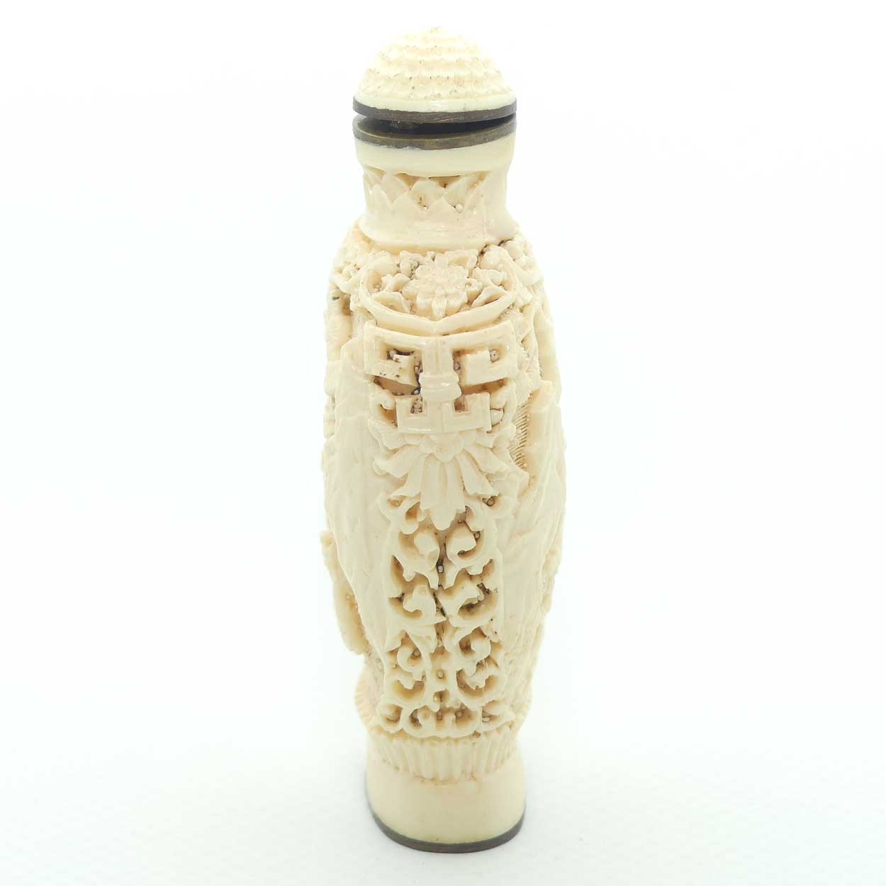 Chinese snuff bottle with stopper | White Cinnabar | reverse Teardrop