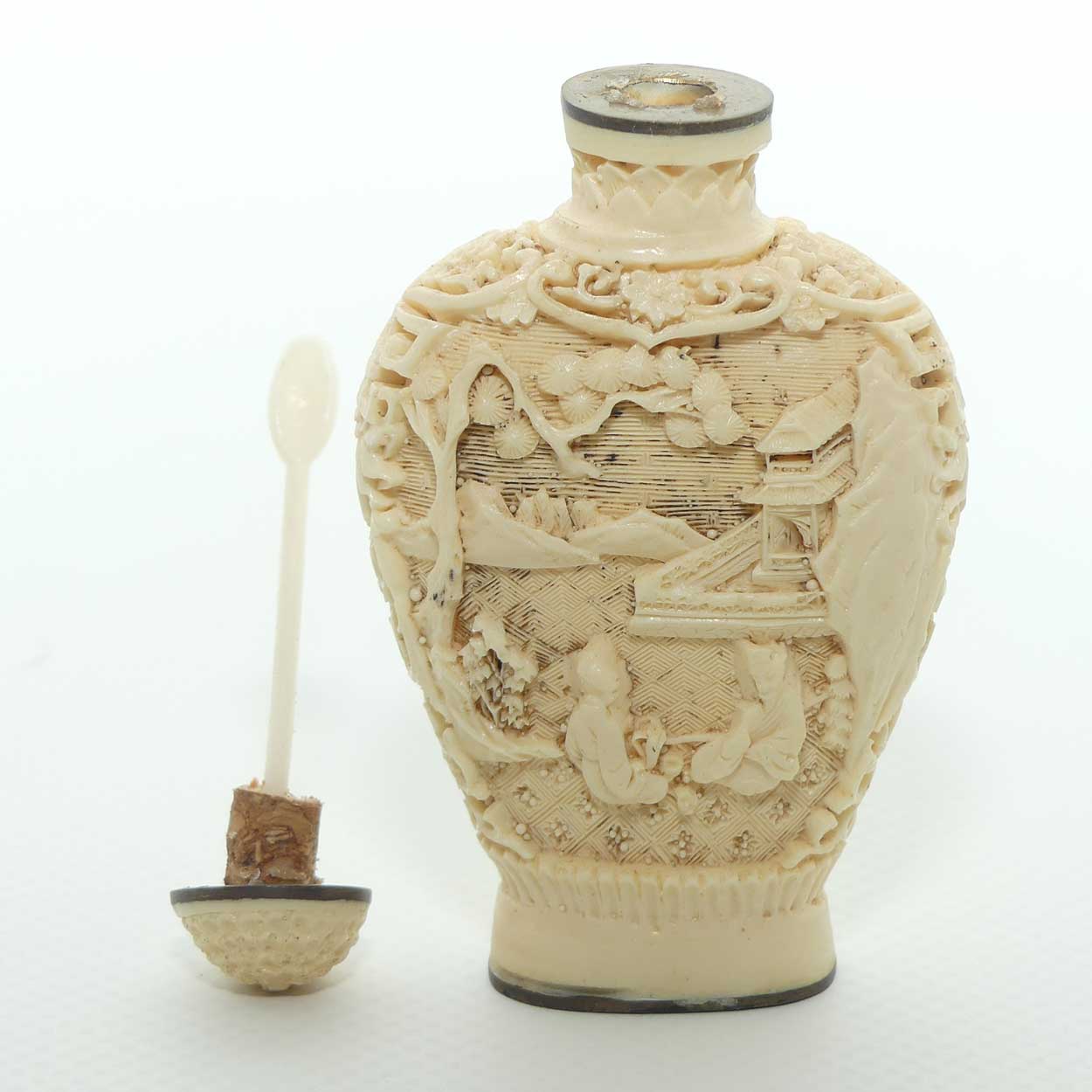 Chinese snuff bottle with stopper | White Cinnabar | reverse Teardrop