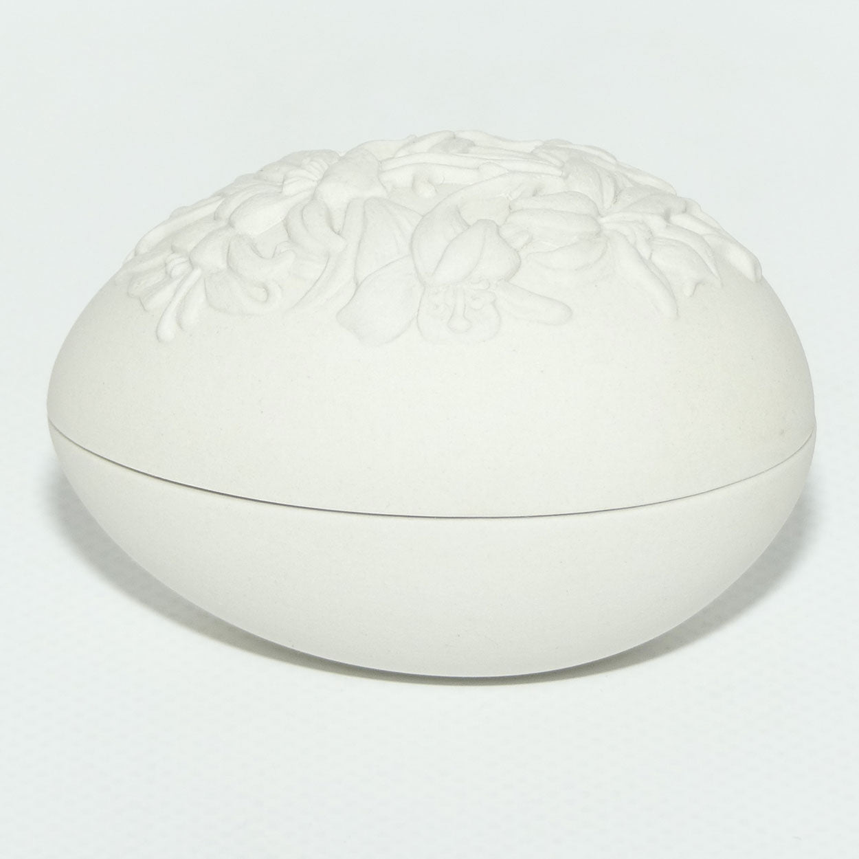 Wedgwood Jasper | White on White | White Lilies Egg shape trinket box
