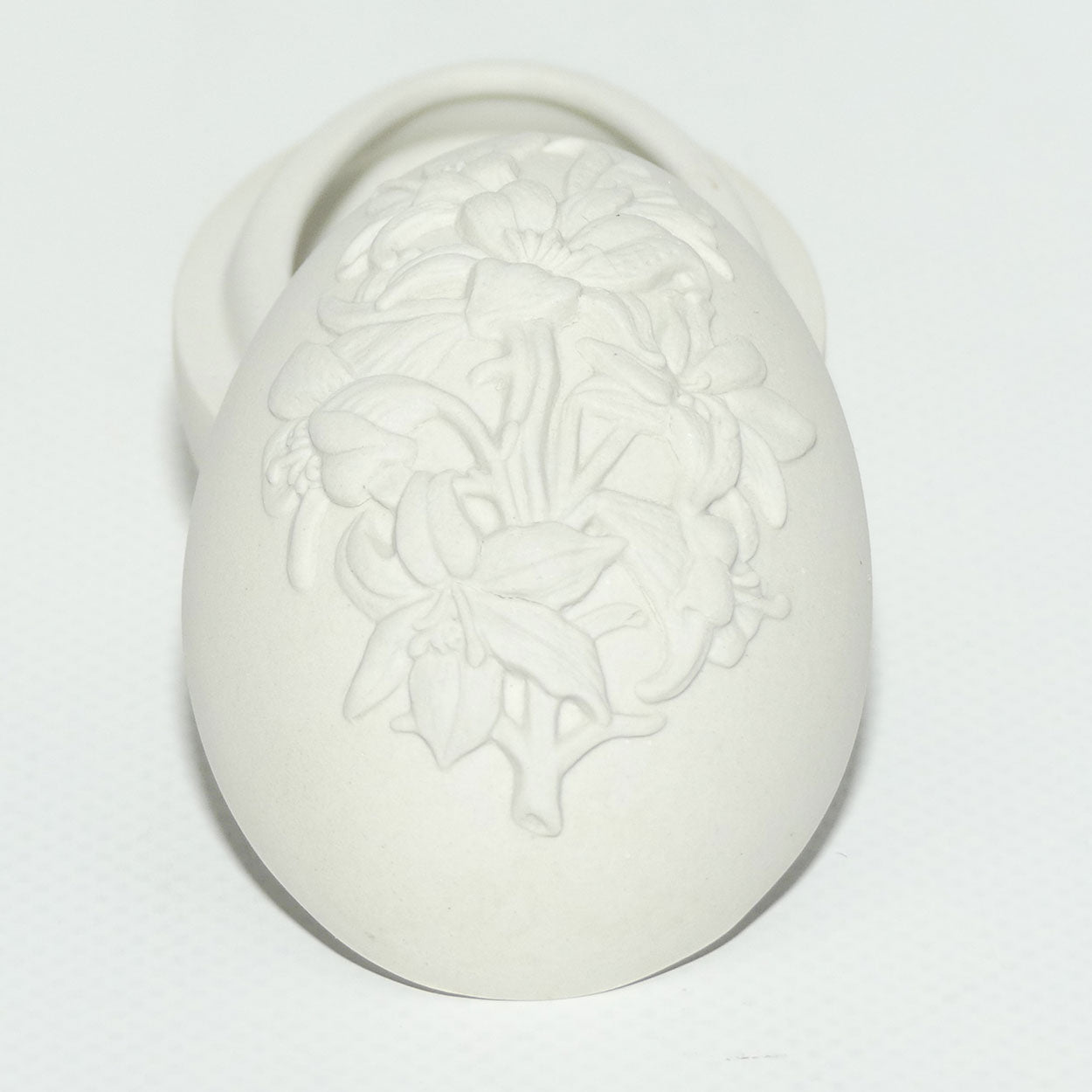 Wedgwood Jasper | White on White | White Lilies Egg shape trinket box