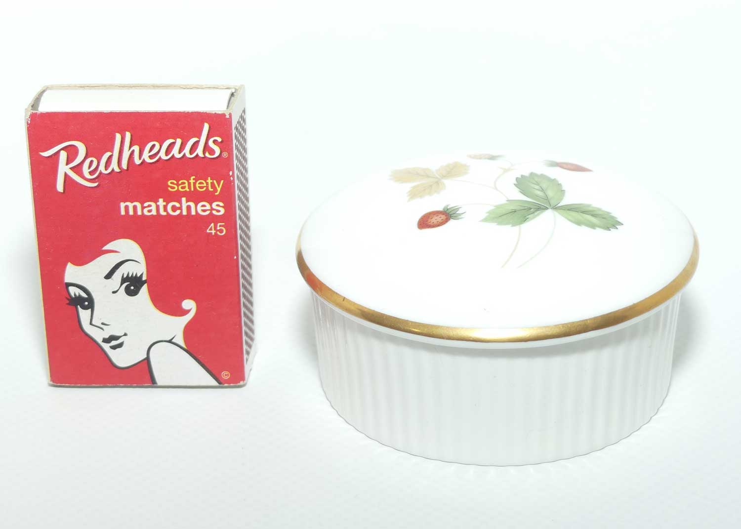 Wedgwood Bone China England Wild Strawberry round trinket box