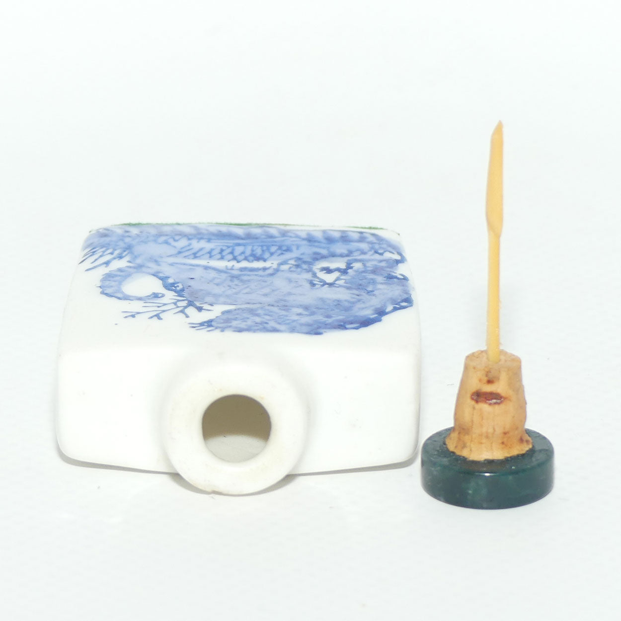 Chinese square shape snuff bottle with greenstone stopper | Tiger Scene