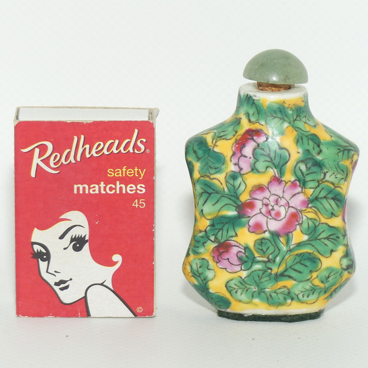 Chinese snuff bottle with stopper | Famille Rose and Vert