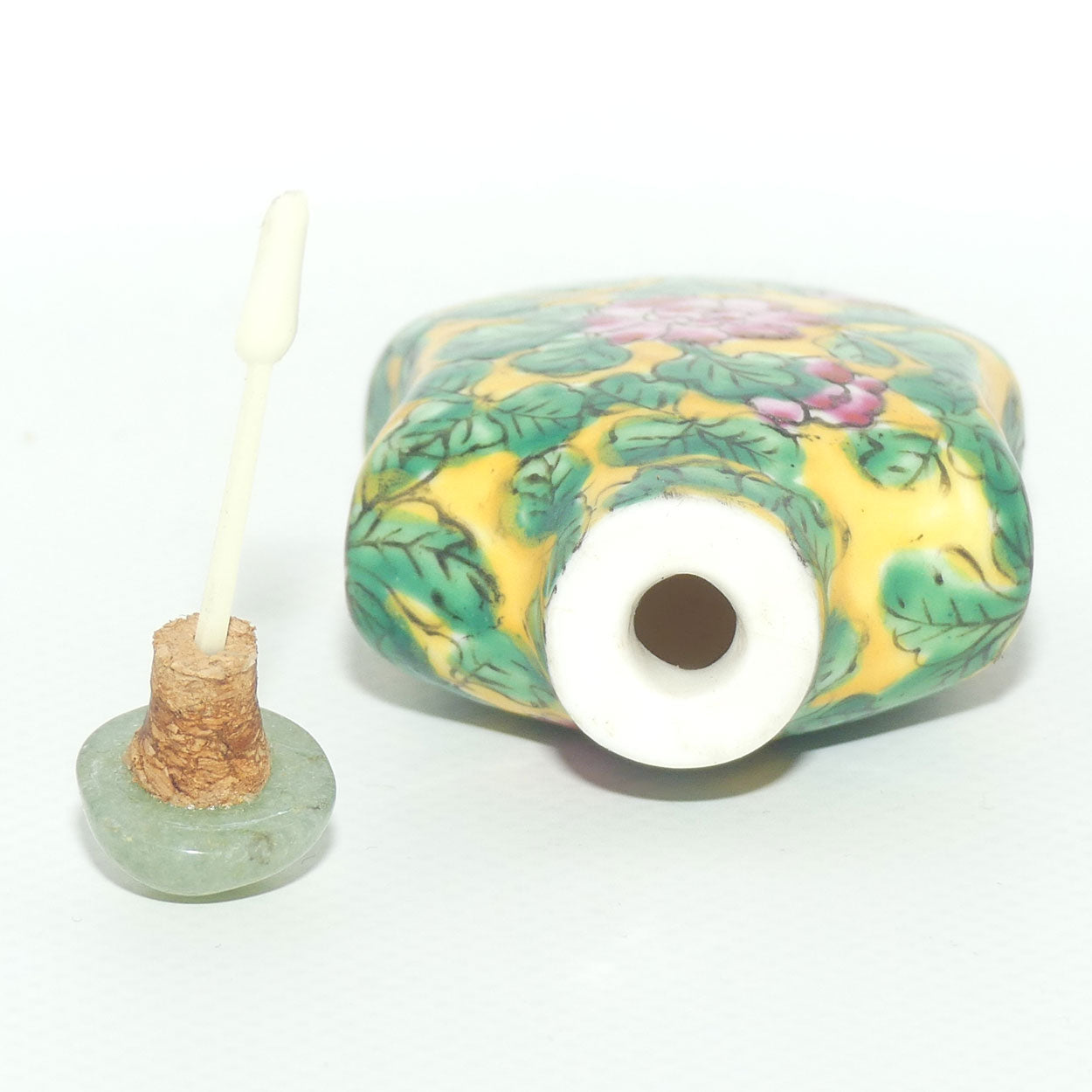 Chinese snuff bottle with stopper | Famille Rose and Vert