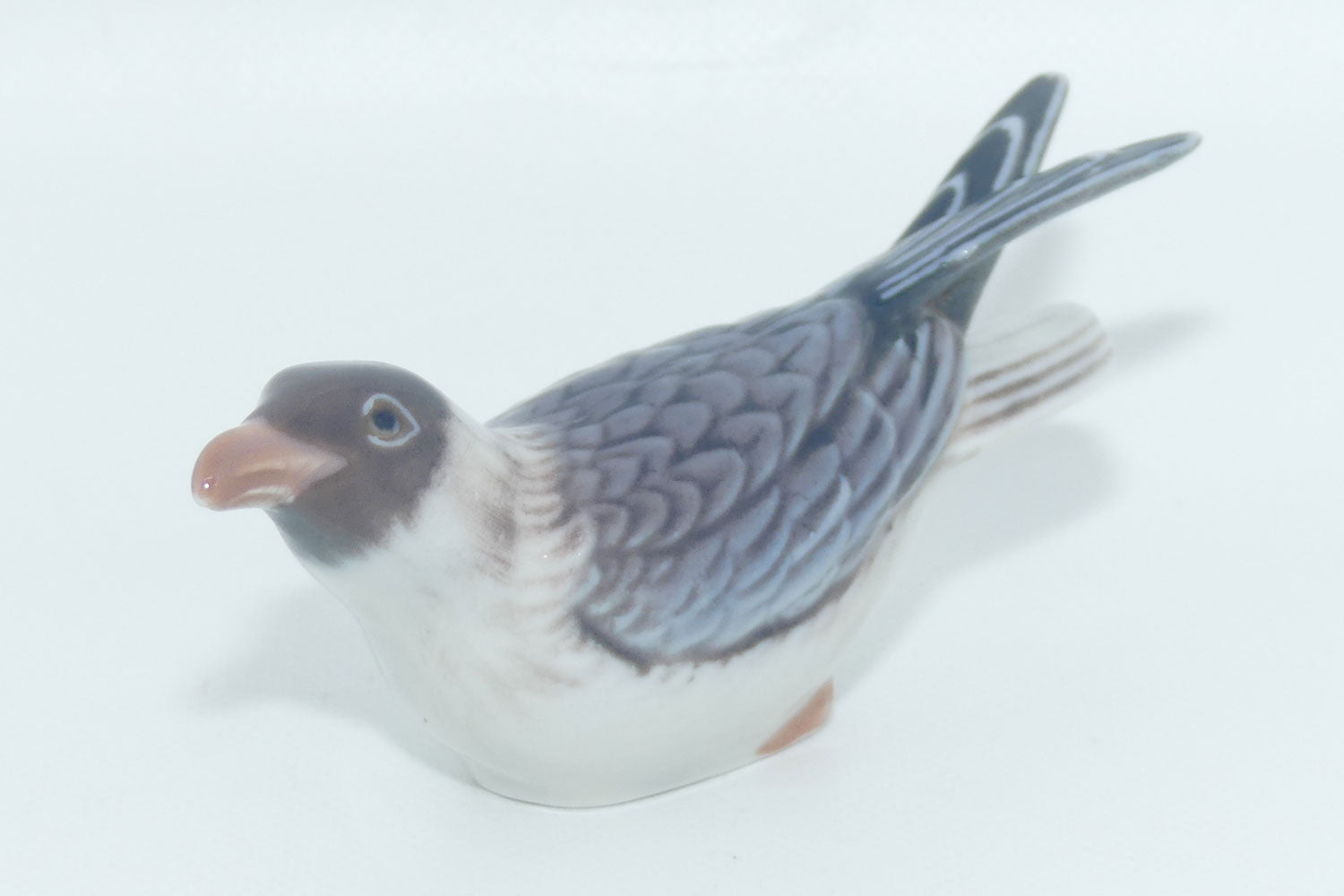 dahl-jensen-porcelainfabrik-figure-1361-seagull